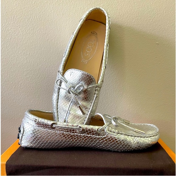 Almost NEW Tod’s metallic loafers - Picture 1 of 6